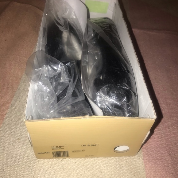 Michael Kors Lillie Flats - Picture 4 of 5